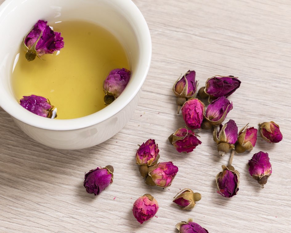 Rosenblueten tee